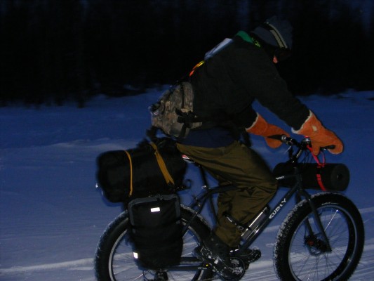 A racer toughs it out as the sun escapes and the cold sets in
