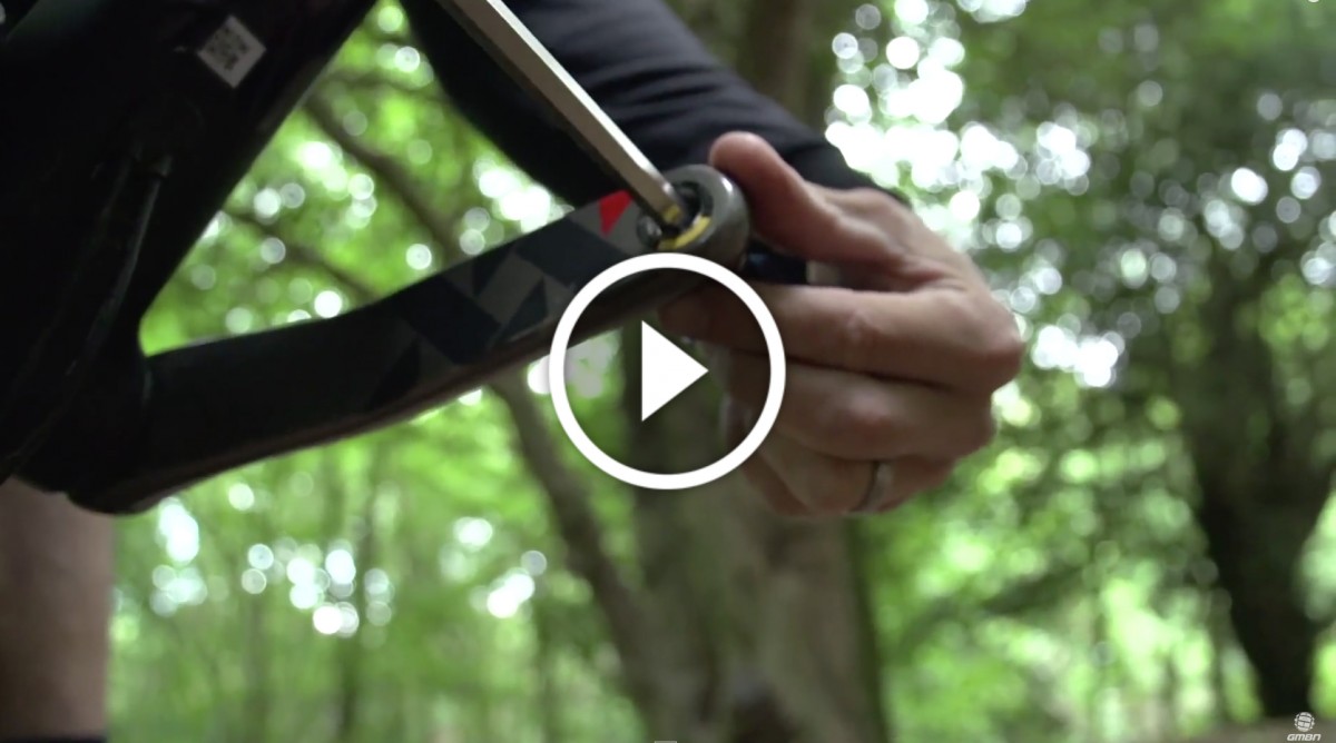 removing pedals from mountain bike