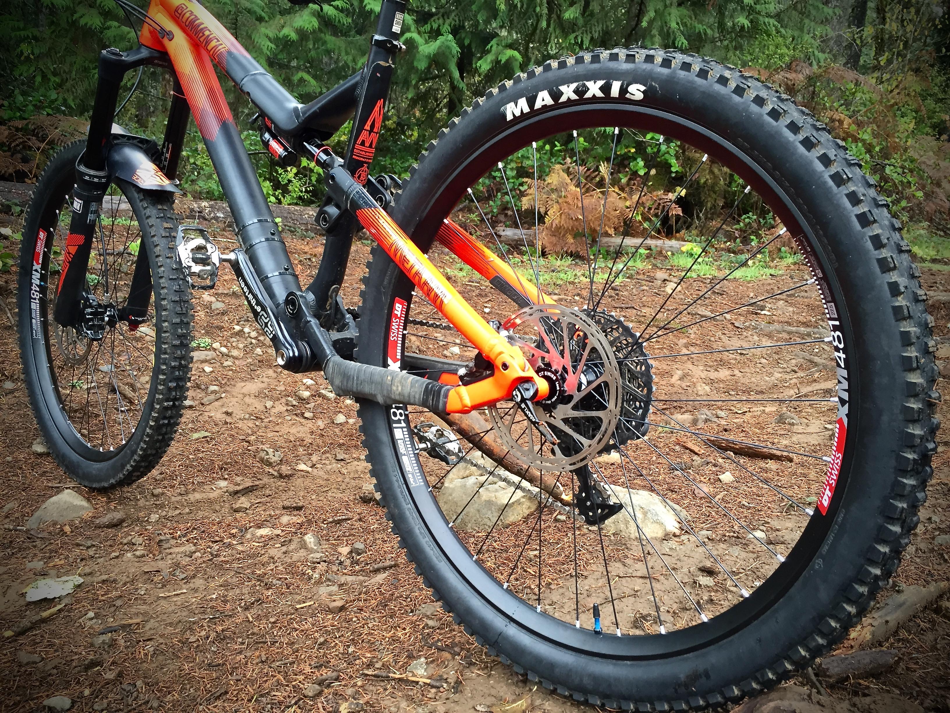 DT Swiss XM 481 photo || SINGLETRACKS.COM