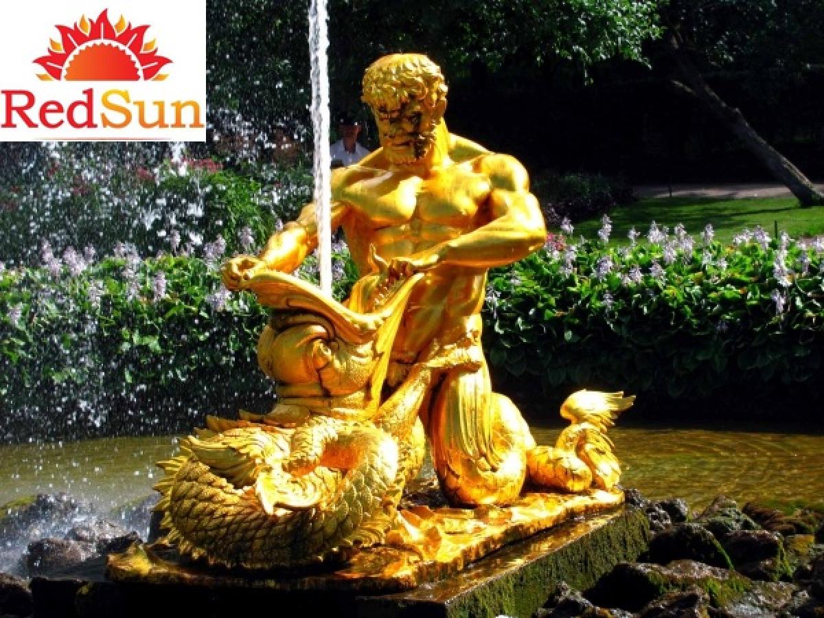 Угадай сколько золотых фигур окружают фонтан. Петергоф статуи большого каскада. Золотой колос москва фонтан. Петергоф фонтаны скульптор. Фонтаны петергофа золотые фигуры.