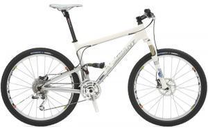 Giant Anthem 0: A sleek, white mountain bike with a lightweight frame, front suspension, and disc brakes. The bike features a modern design, adjustable seat, and multiple gears for varying terrain.