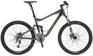 Giant Trance X1: Mountain bike with a green frame, front suspension, and knobby tires, suitable for off-road riding.