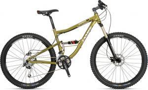 Jamis Dakar Sixfifty B1: Alt text: A mountain bike with a sleek design, featuring a golden-colored frame, rugged tires, and disc brakes.