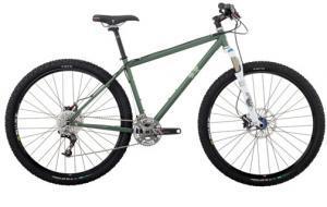 Raleigh XXIX Pro: Mountain bike with a green frame, front suspension fork, and wide, rugged tires, positioned on a white background.
