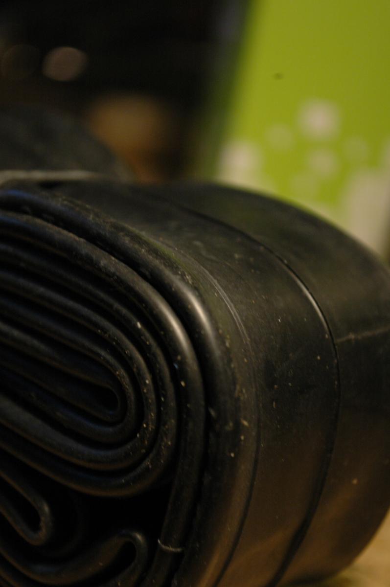 Airwave MTB Tube: A close-up image of the rolled-up sole of a black rubber boot, with a blurred green background. The rubber appears slightly dusty, indicating it may have been used.