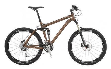 Fuji Reveal 2.0: A brown mountain bike with a lightweight frame, featuring front suspension, disc brakes, and knobby tires designed for off-road terrain.