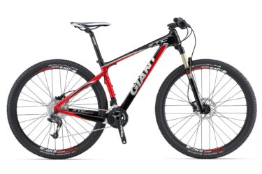 Giant Giant XTC Composite 3 29er: A red and black mountain bike featuring a lightweight frame, front suspension, and disc brakes, positioned against a plain background. The bike showcases the brand name "Giant" prominently on the frame, with gear components visible on the rear and front.