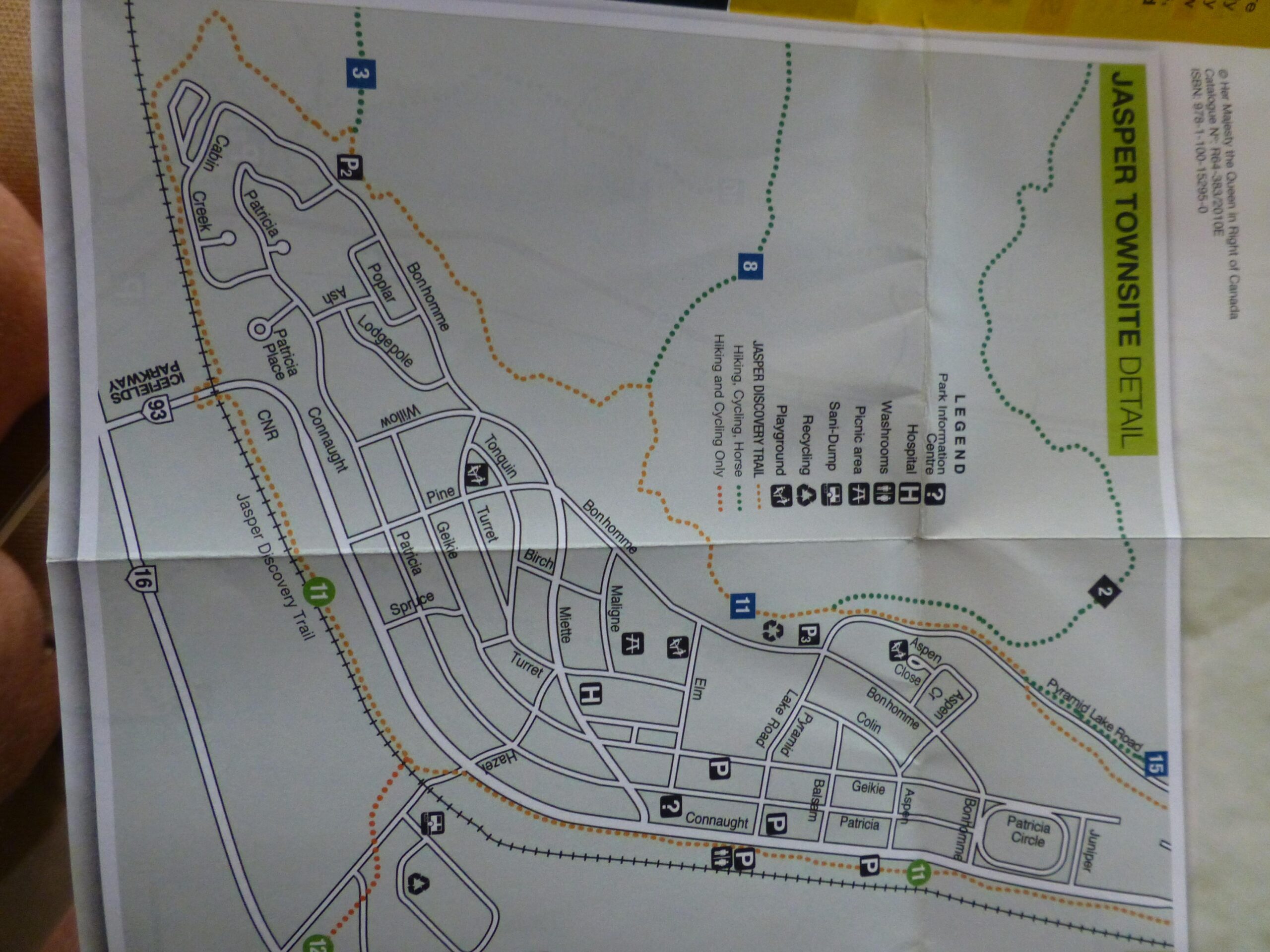 Map of Jasper Townsite, featuring streets, parks, and notable landmarks. The map includes a legend for various facilities such as playgrounds, washrooms, and trails. 20-mile loop / Saturday Night Lake Loop mountain bike trail.
