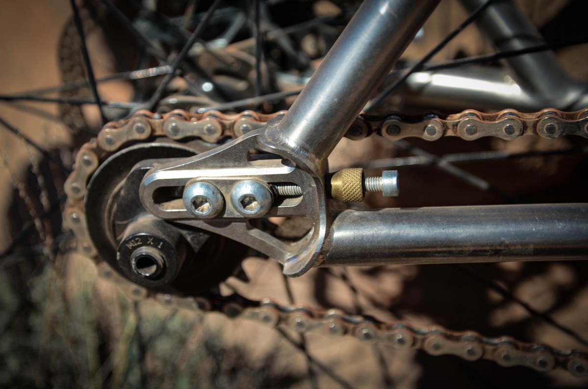 Quality sliding drop outs with an optional 12x142mm thru axle