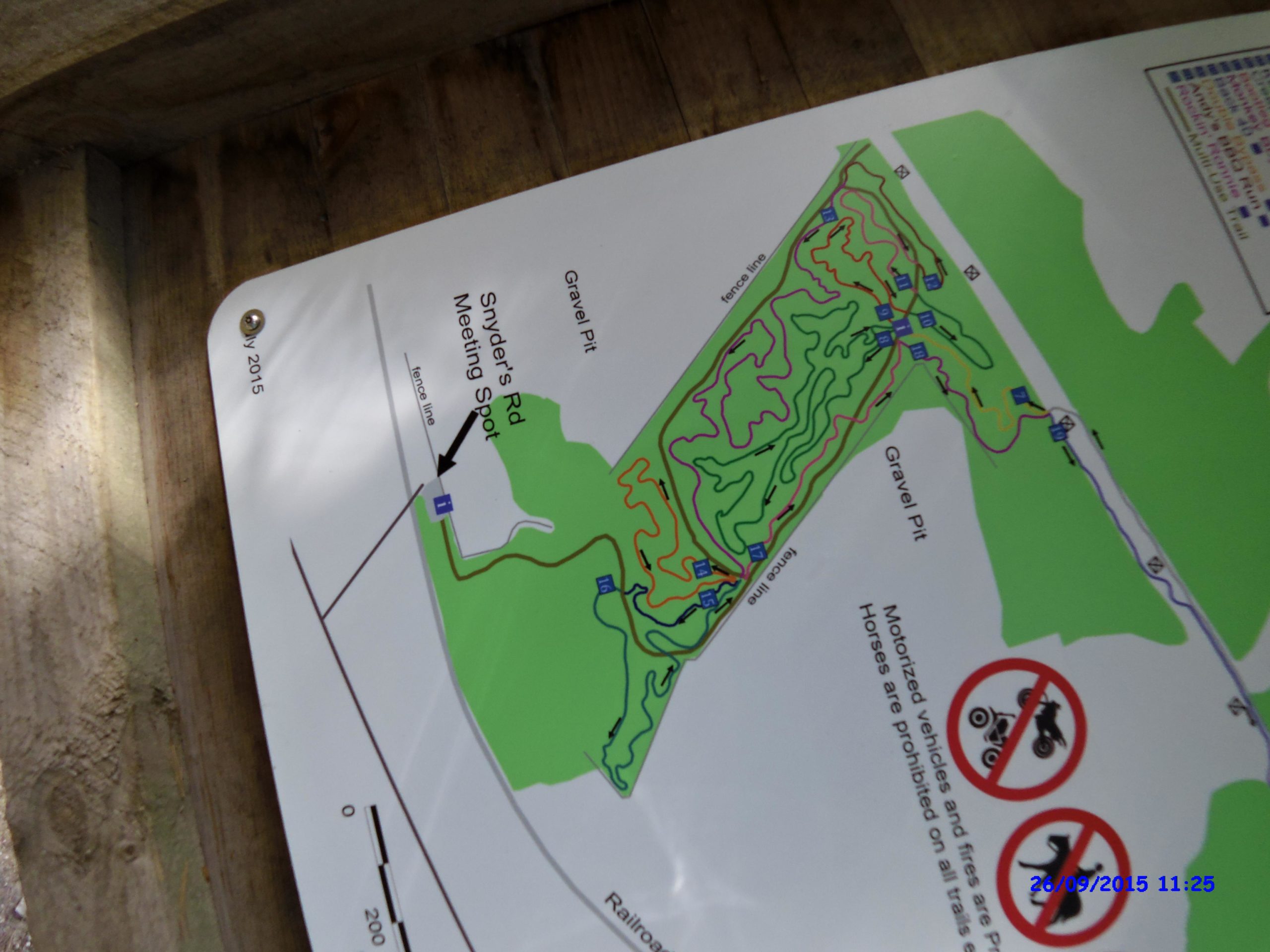 Map of a recreational area with trail routes. It includes marked paths for hiking, indicated meeting spots, and restrictions on motorized vehicles and horses. The map also features a gravel pit and surrounding wooded areas. Hydrocut mountain bike trail.