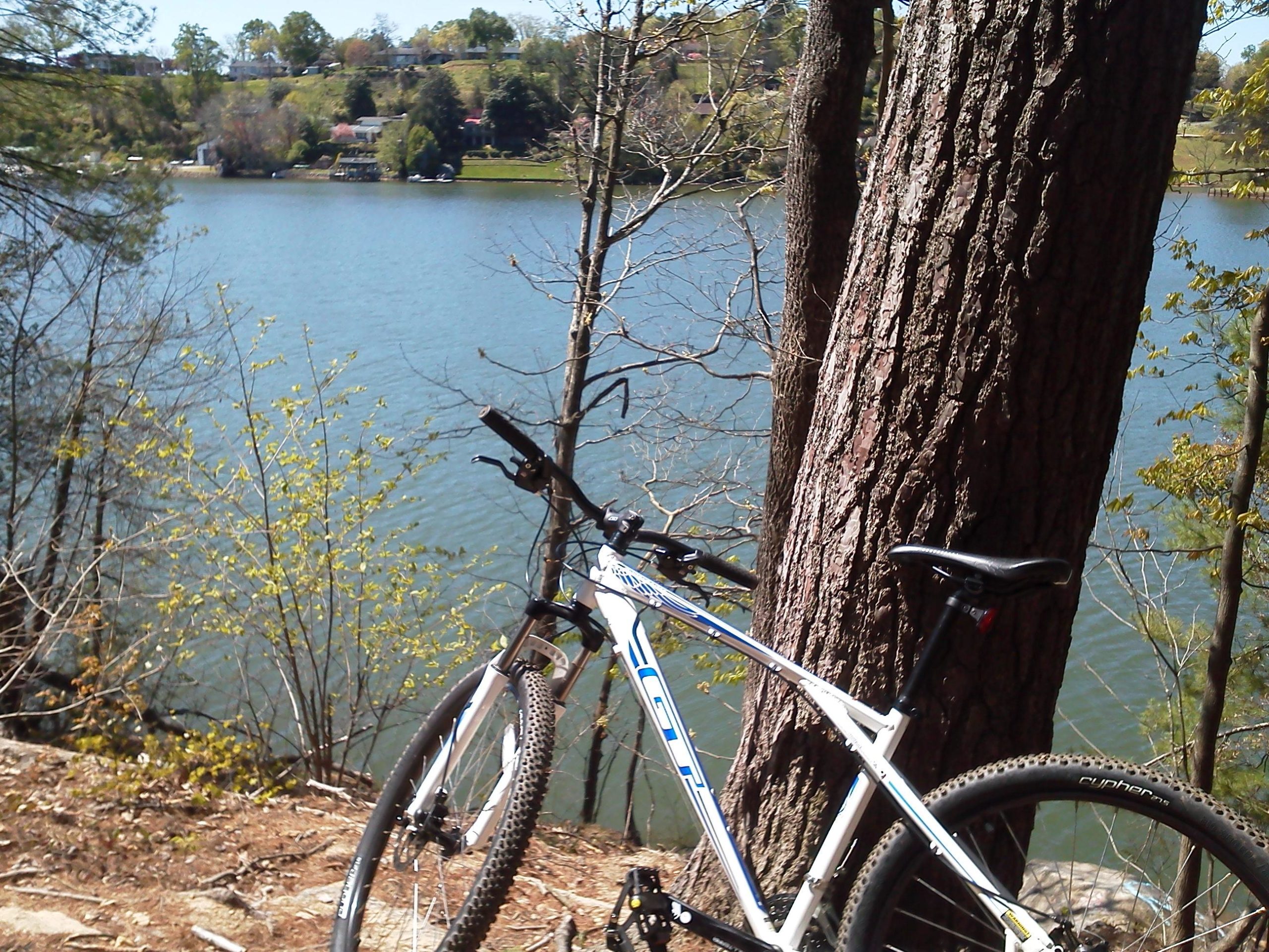  Lake Hickory Trails mountain bike trail.