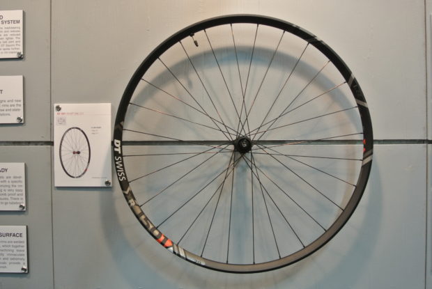 dt swiss erc 1650 spline db 47 carbon wheelset