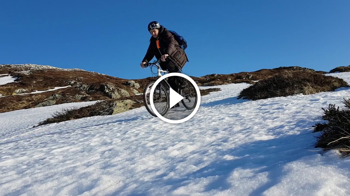 The Colorado Spring Gazette had <a href="http://www.gazette.com/onset?id=19982&template=article.html">a great article</a> two weeks ago about the South Shore mountain bike trails down in Pueblo, Colorado. The trails are being compared to Fruita and apparently alot of Front Range riders are flocking to take advantage of the 48 miles of dry trails this winter. <a href="http://www.singletracks.com/mountain-bike/blog/?b=JJonas&p=9">JJonas went down</a> there recently and had good things to say.

Like Fruita the Pueblo trails were originally developed organically (that is to say, unofficially which is to say sorta illegally). Fortunately land managers in Pueblo have embraced the trails recently and made them official which is great news for bikers. In this case the end has justified the means but this isn't usually how it works. In general, building trails on public land without permission is like a mountain bike with square wheels - not a good idea.

Fruita was the new Moab, now Pueblo is the next Fruita? I have a feeling Albuquerque might be the next Pueblo ;)