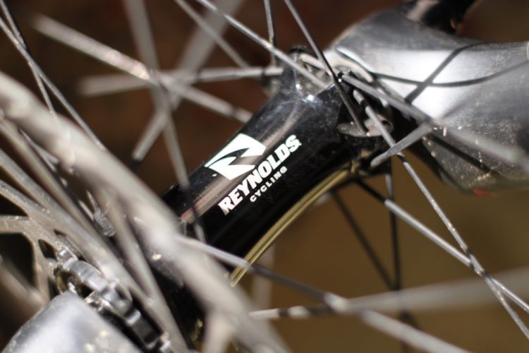 Review: Reynolds 27.5+ Carbon Wheelset Features Hookless Rims - Singletracks Mountain Bike News