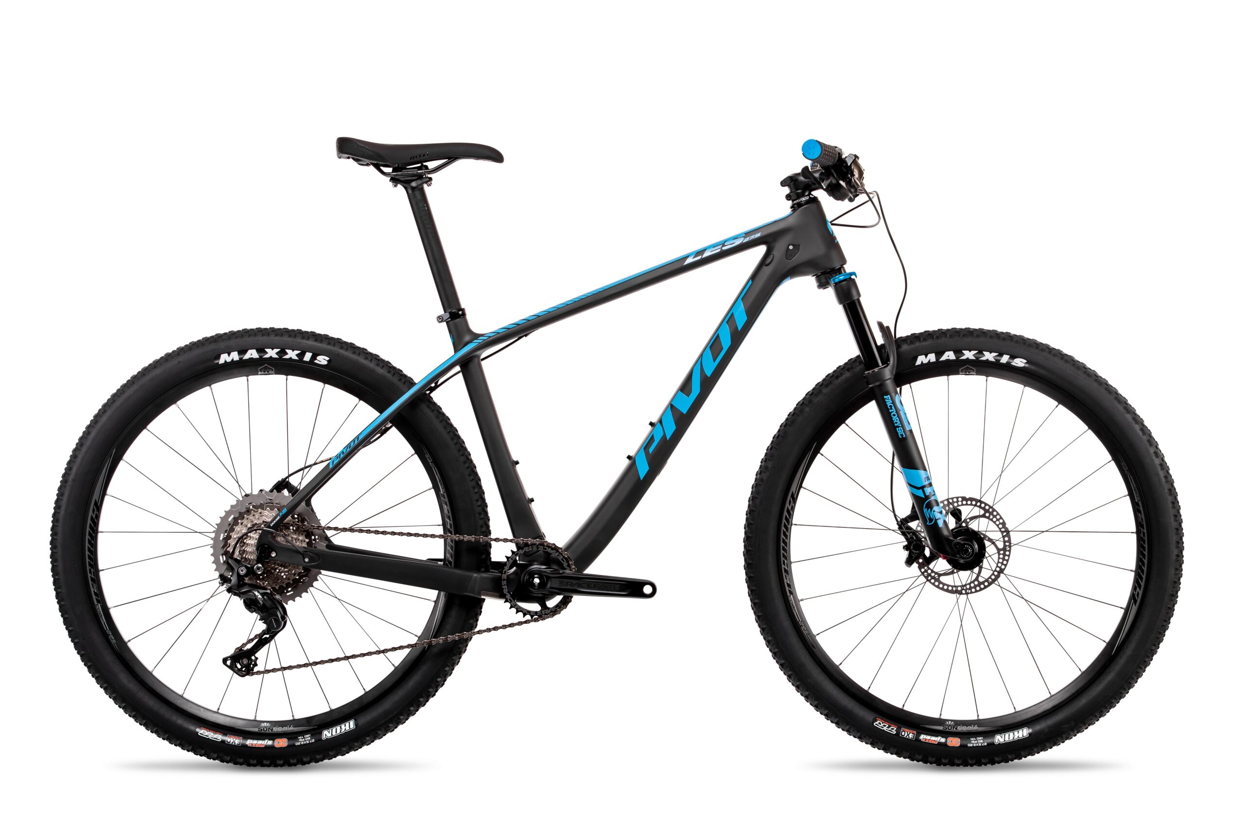 Pivot LES 27.5: Alt text: A black mountain bike with blue accents, featuring thick tires labeled "Maxxis," a sleek frame design, and a Shimano gear system, positioned against a plain white background.