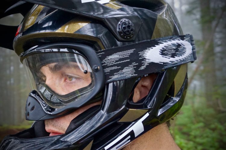 How to Choose the Best Mountain Bike Helmet - Singletracks Mountain