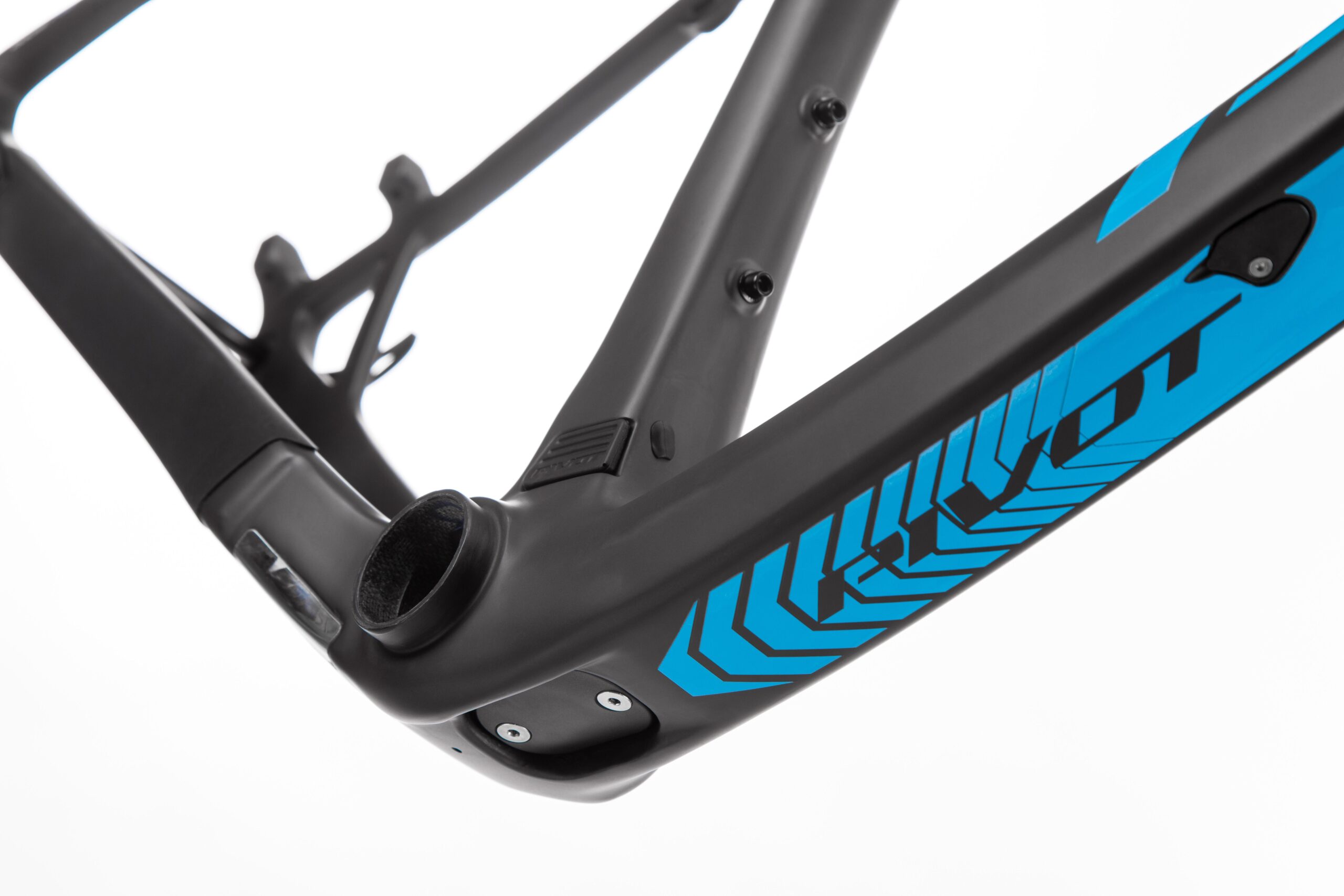 Pivot LES 27.5: Detail shot of a bicycle frame featuring a black finish and blue graphics, highlighting the bottom bracket area and attachment points.