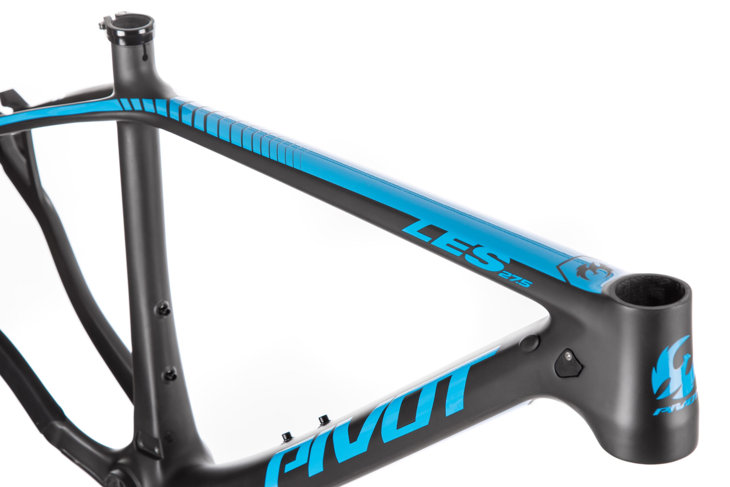 Pivot LES 27.5: Image of a Pivot bicycle frame with a sleek design, featuring a combination of matte black and blue accents. The frame displays the model name "LES 27.5" along the top tube, highlighting its modern styling and craftsmanship.