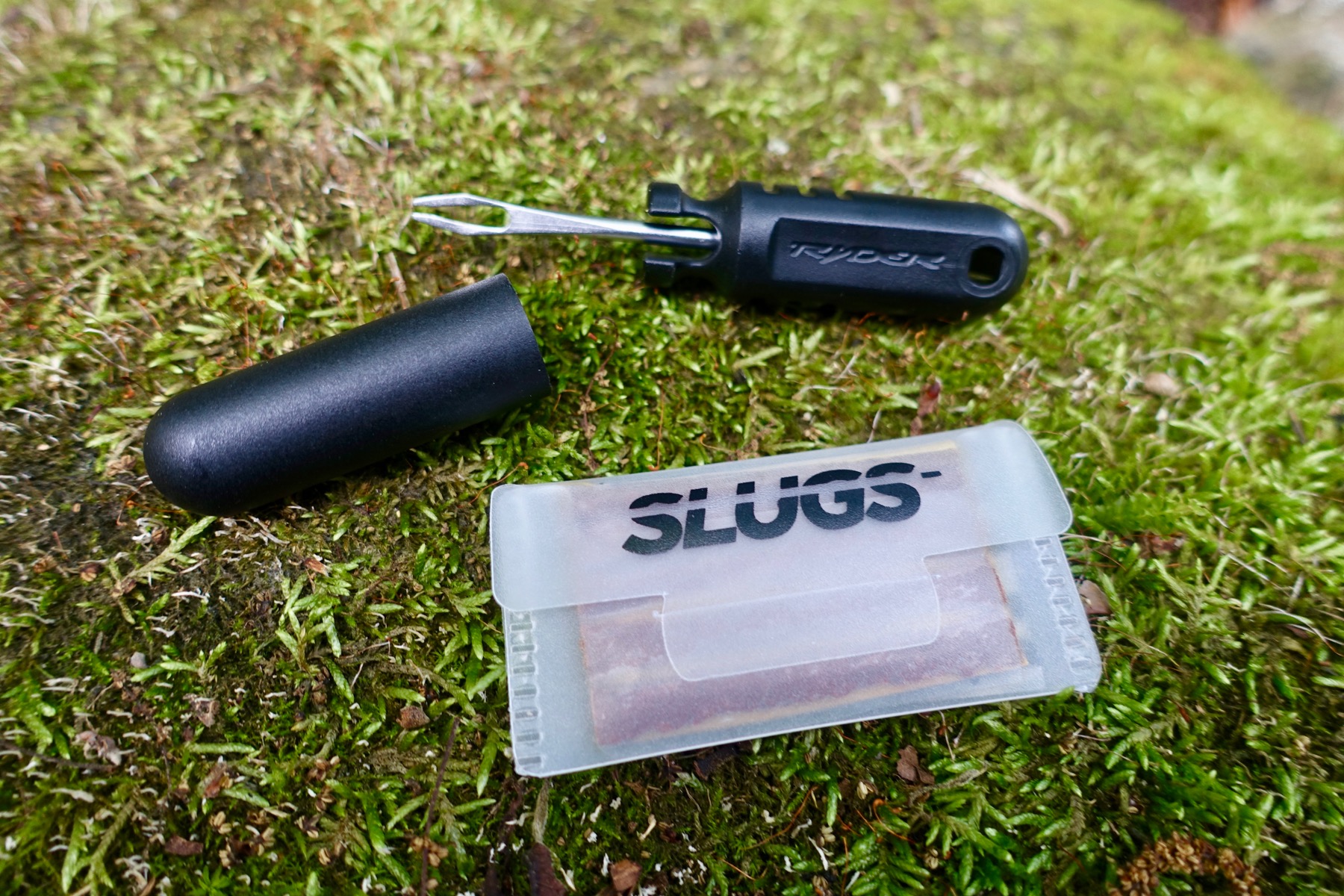 How to Use Tubeless Mountain Bike Tire Plugs How to Plug a Hole in a