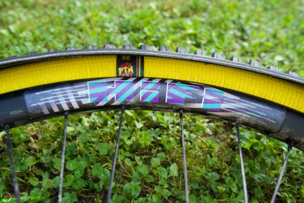 how to fill a tubeless mountain bike tire