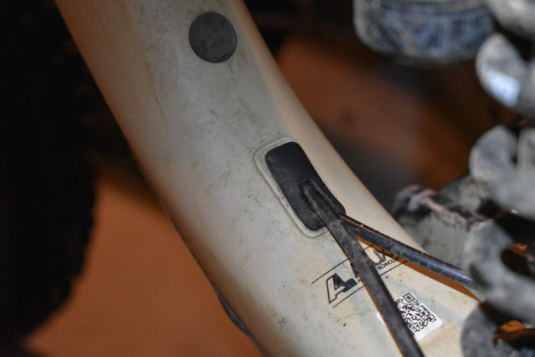 Internal Cable Routing Tips for Mountain Bikes Singletracks Mountain