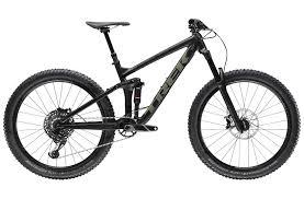 Trek Trek Remedy 8 27.5: Black mountain bike with a sturdy frame, wide tires, and front and rear suspension, designed for off-road terrain.