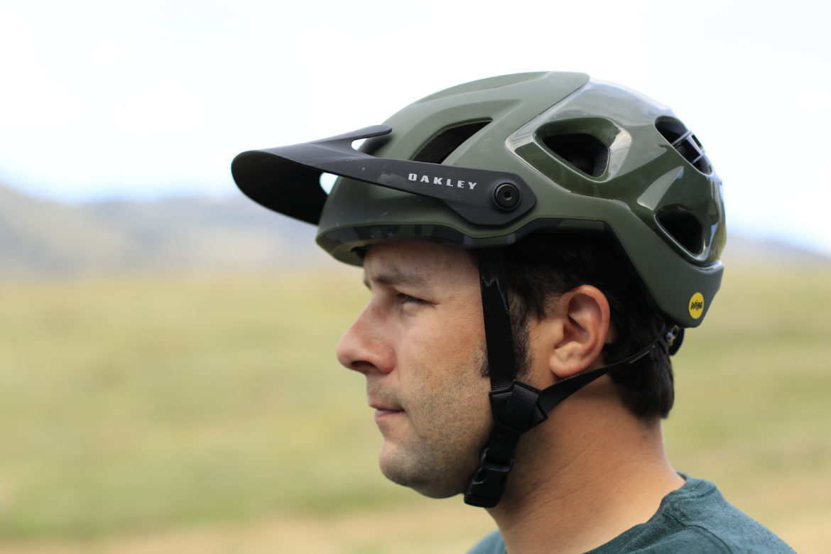 oakley mountain bike helmet