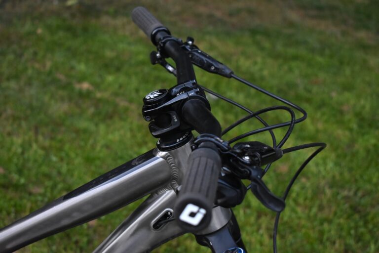 SQlab 30X 12º Carbon Handlebars Why More Back Sweep is Good for