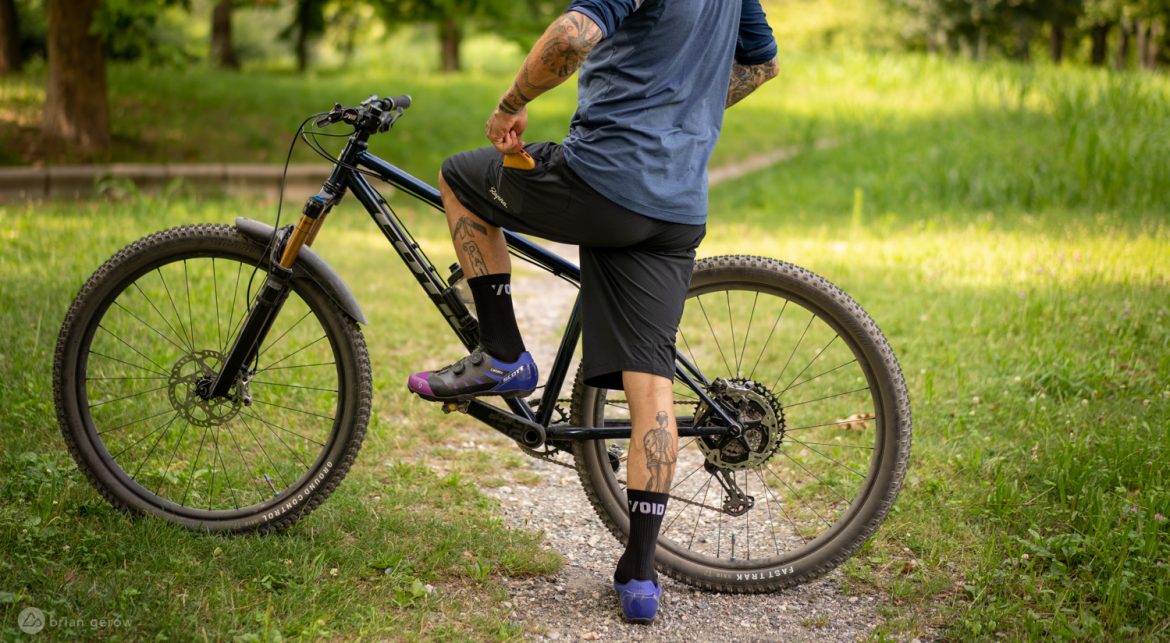 rapha mtb shorts rear with pockets