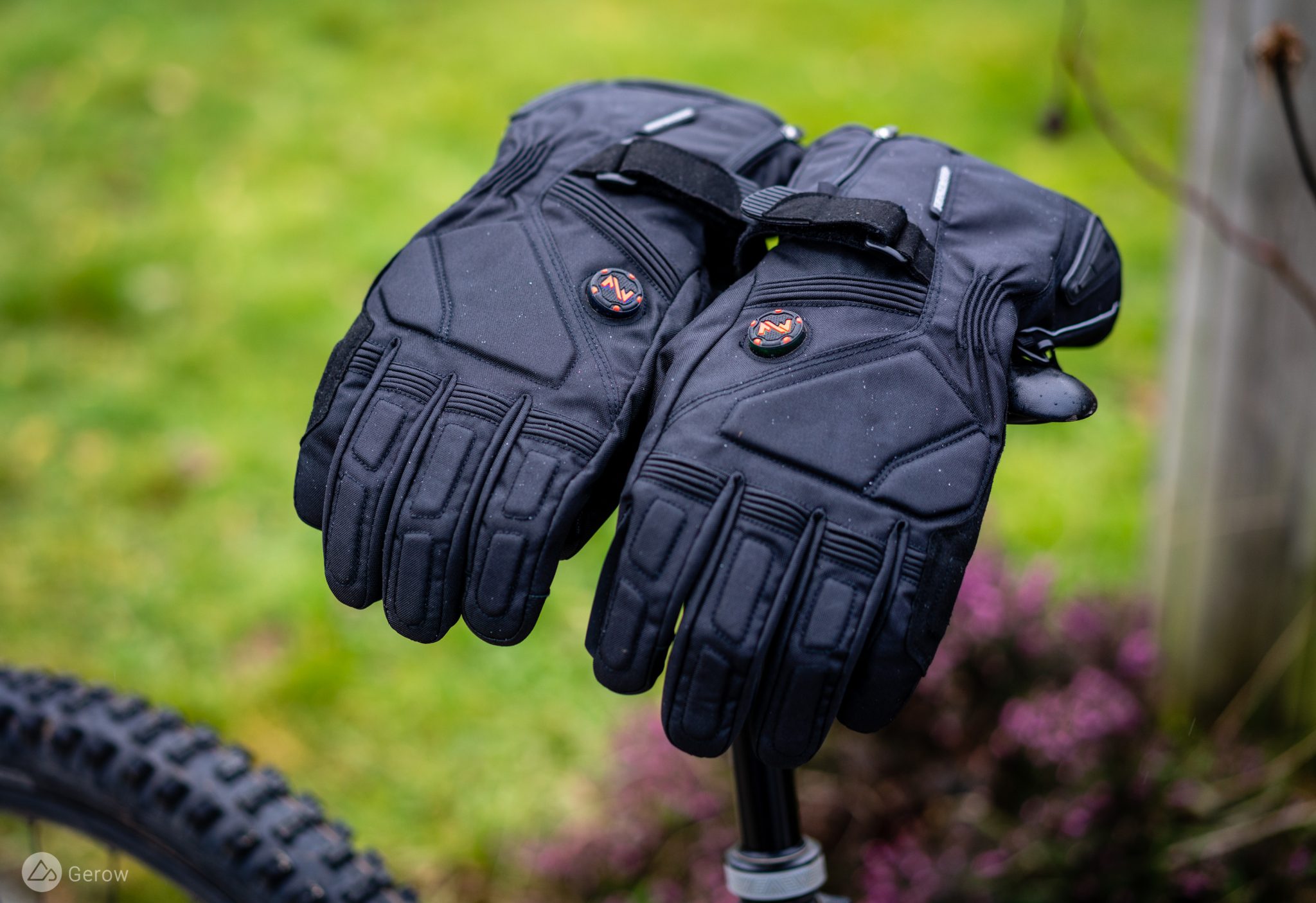 Fieldsheer Storm Heated, BatteryPowered Gloves Extend MTB Trail Season