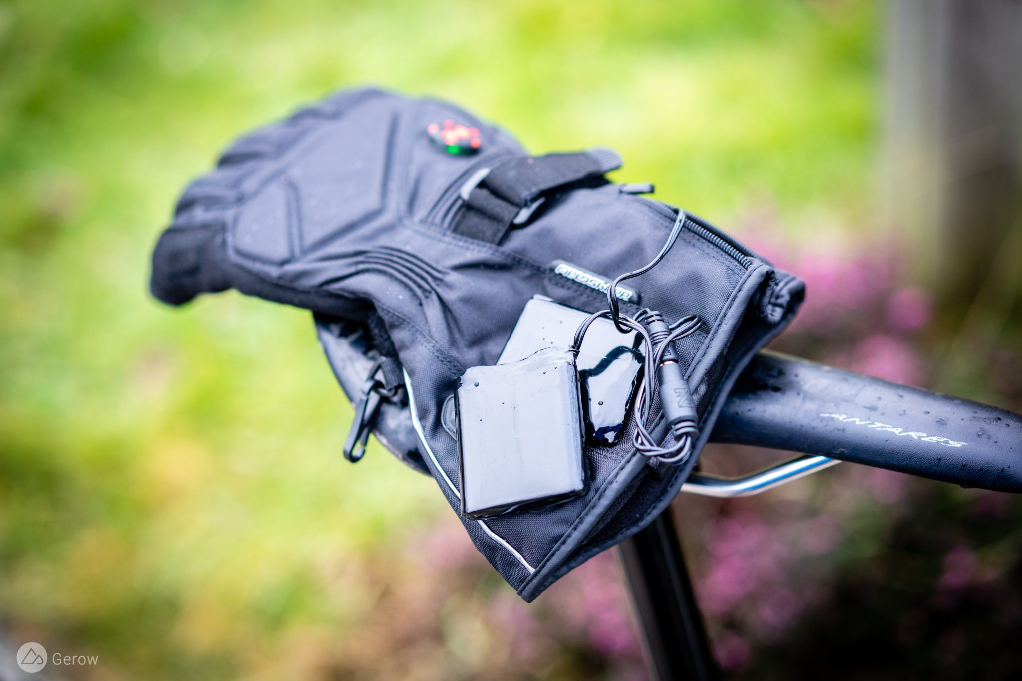 Fieldsheer Storm Heated, BatteryPowered Gloves Extend MTB Trail Season