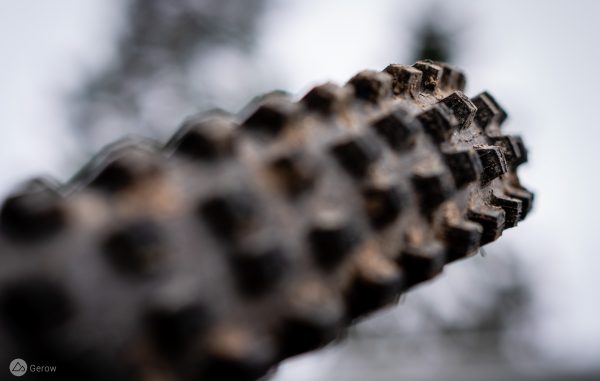mtb spike tyres