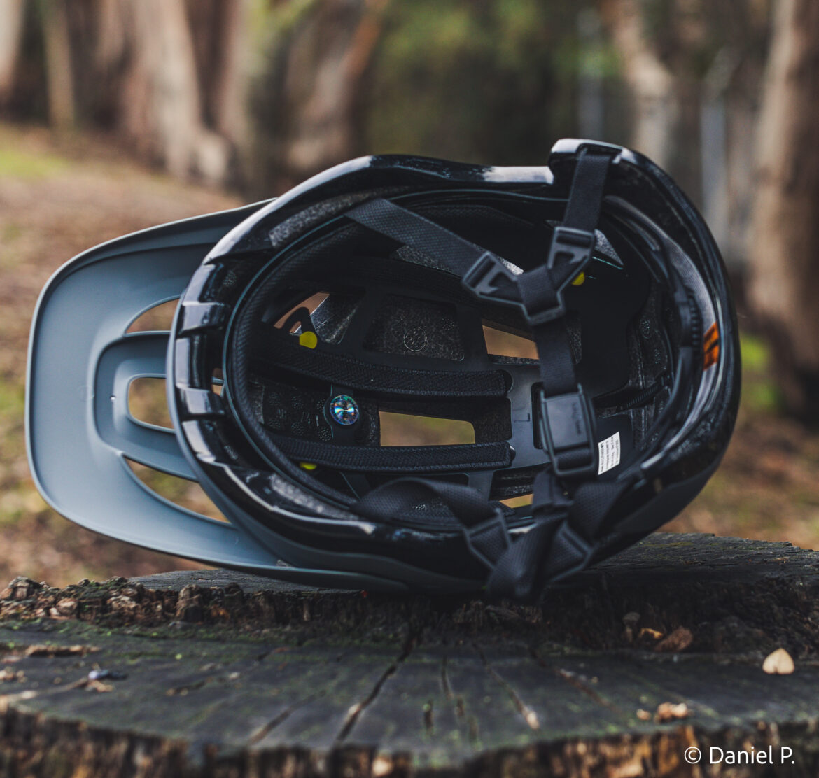 We Tested the new ABUS Cliffhanger Enduro Helmet [Review] Singletracks Mountain Bike News