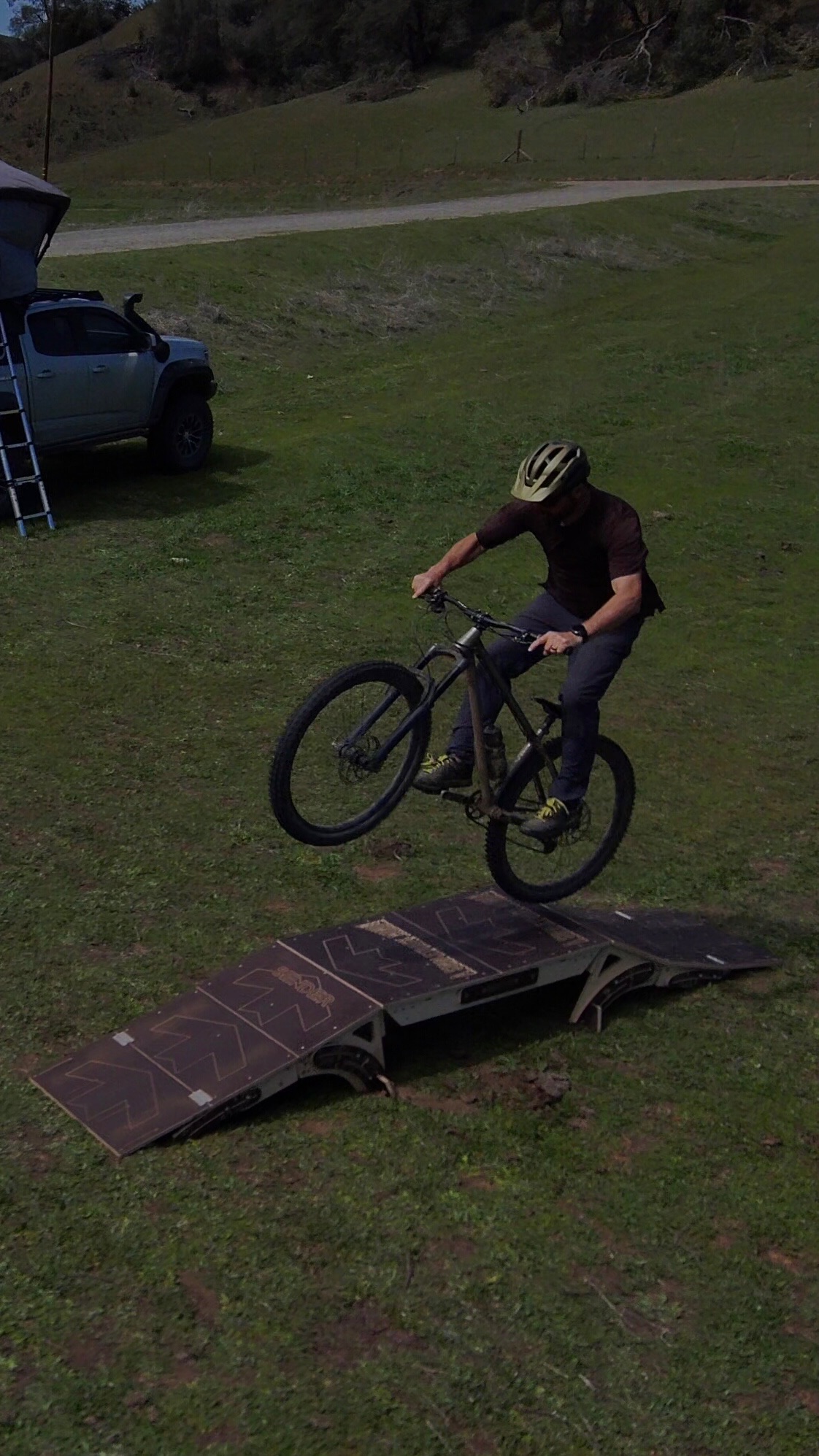 A Singletrack MindRamps, Drops, Rollups/Downs, Jump Technique MTB