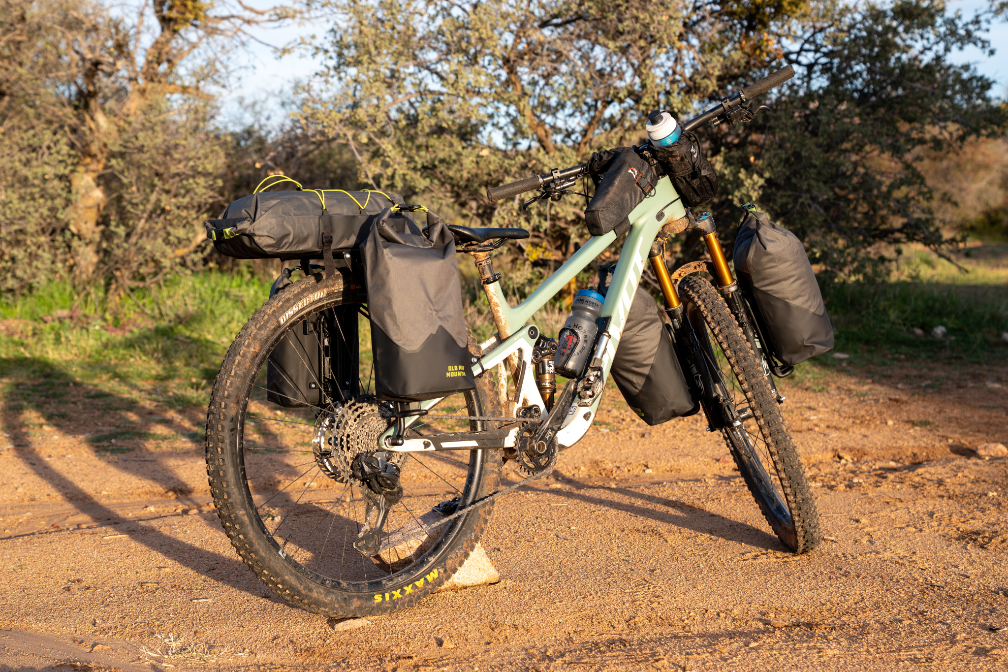 Old Man Mountain bikepacking rack system review - Singletracks Mountain ...